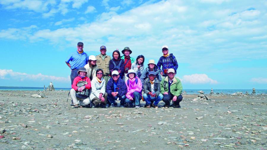 曾晴賢（後排右1）與中村教授（前排左3）出國參訪魚道設計